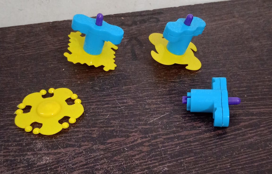 Kids toy spinner with launcher Kids toy spinner with launcher